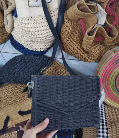 Hlau Ncej Daim Ntawv Tes Woven Crossbody Hnab