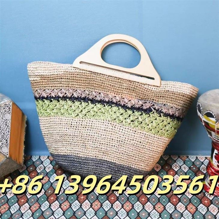Raffia Handbag nrog Ntoo Khaub Ncaws