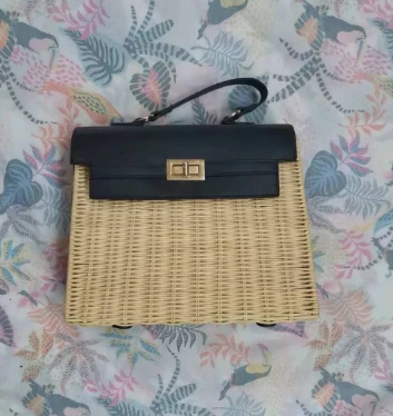 Square Rattan Poj Niam Hnab