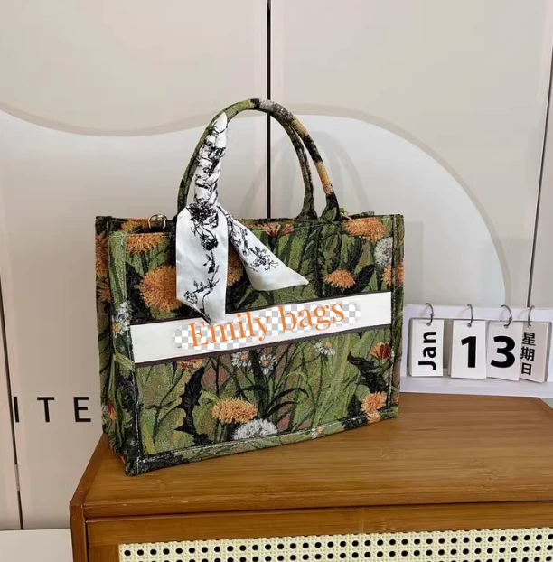Cov Poj Niam Canvas Handbags