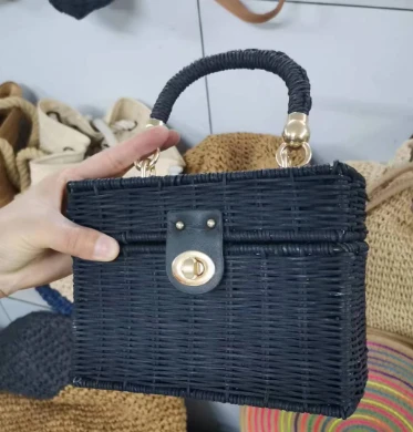 Ntuj Rattan Dub Crossbody Hnab