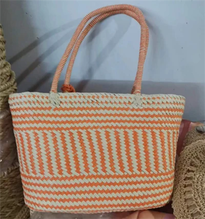 Txiv kab ntxwv & beidge ntawv Woven Loj Tote Hnab