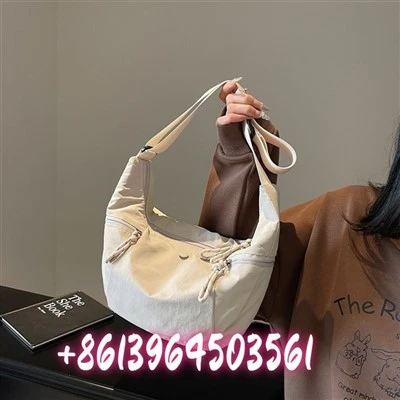 Crossboday Nylon Hnab