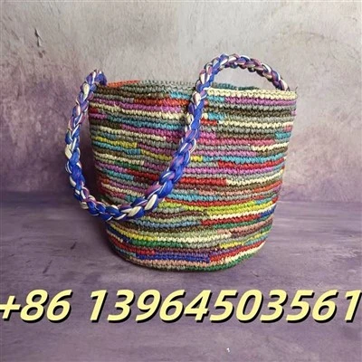 Tus Poj Niam Raffia Tiag Tiag