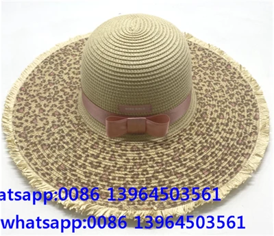 Poj niam Loj Brim Sumber Puam Hat Nrog Leopard Spot