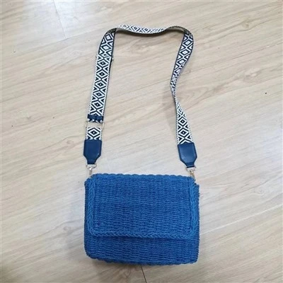 Blue Crossbody Straw Bag nrog daim kab xev