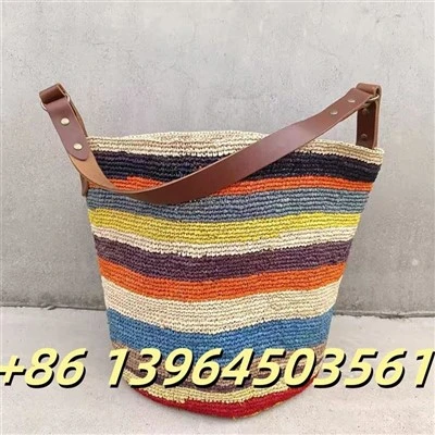 Muaj yeeb yuj raffia thoob nrog cov tawv tiag