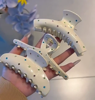 Poj niam plaub hau Claws Accessories